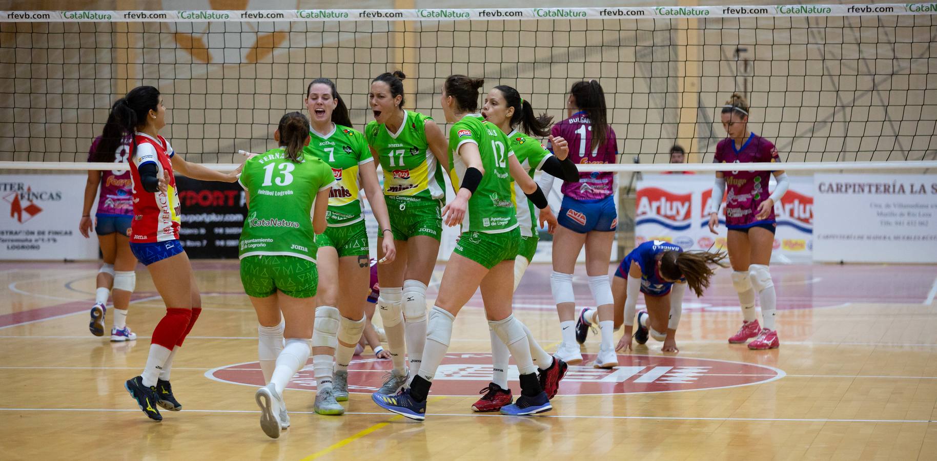 Las logroñesas vencen al OSACC Haro Rioja Voley con un 3-0 liderado por la capitana Dani y que les afianza en el liderato de la Liga Iberdrola