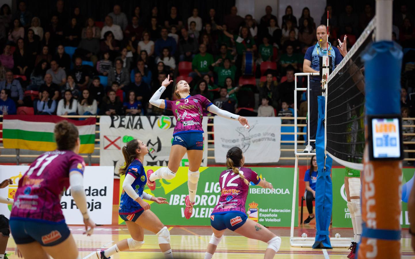 Las logroñesas vencen al OSACC Haro Rioja Voley con un 3-0 liderado por la capitana Dani y que les afianza en el liderato de la Liga Iberdrola