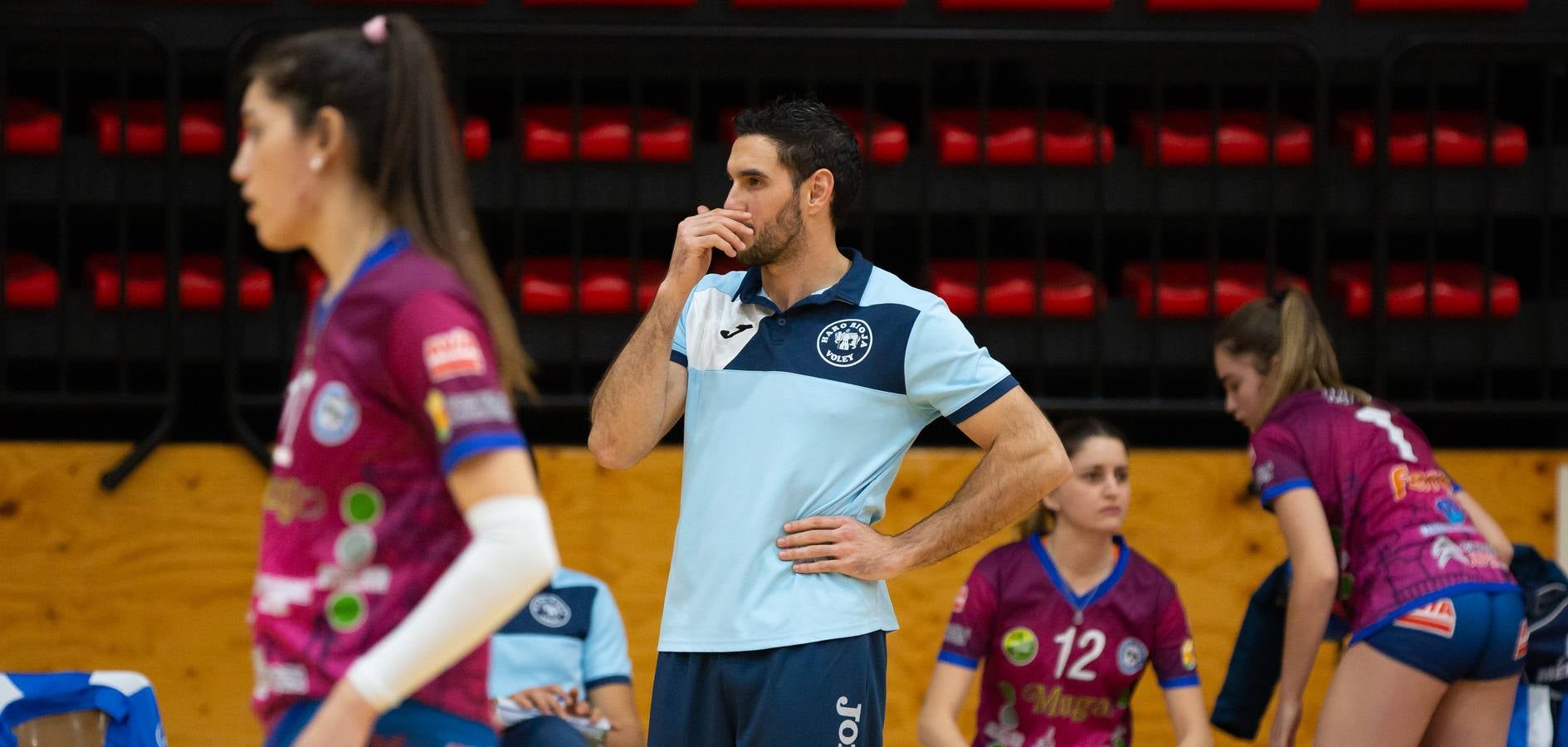 Las logroñesas vencen al OSACC Haro Rioja Voley con un 3-0 liderado por la capitana Dani y que les afianza en el liderato de la Liga Iberdrola