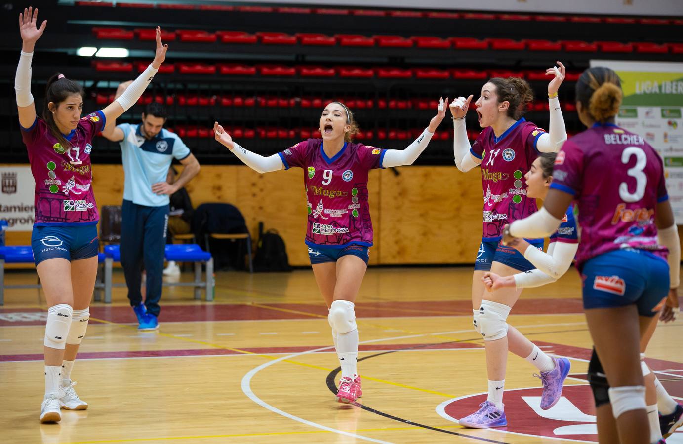 Las logroñesas vencen al OSACC Haro Rioja Voley con un 3-0 liderado por la capitana Dani y que les afianza en el liderato de la Liga Iberdrola