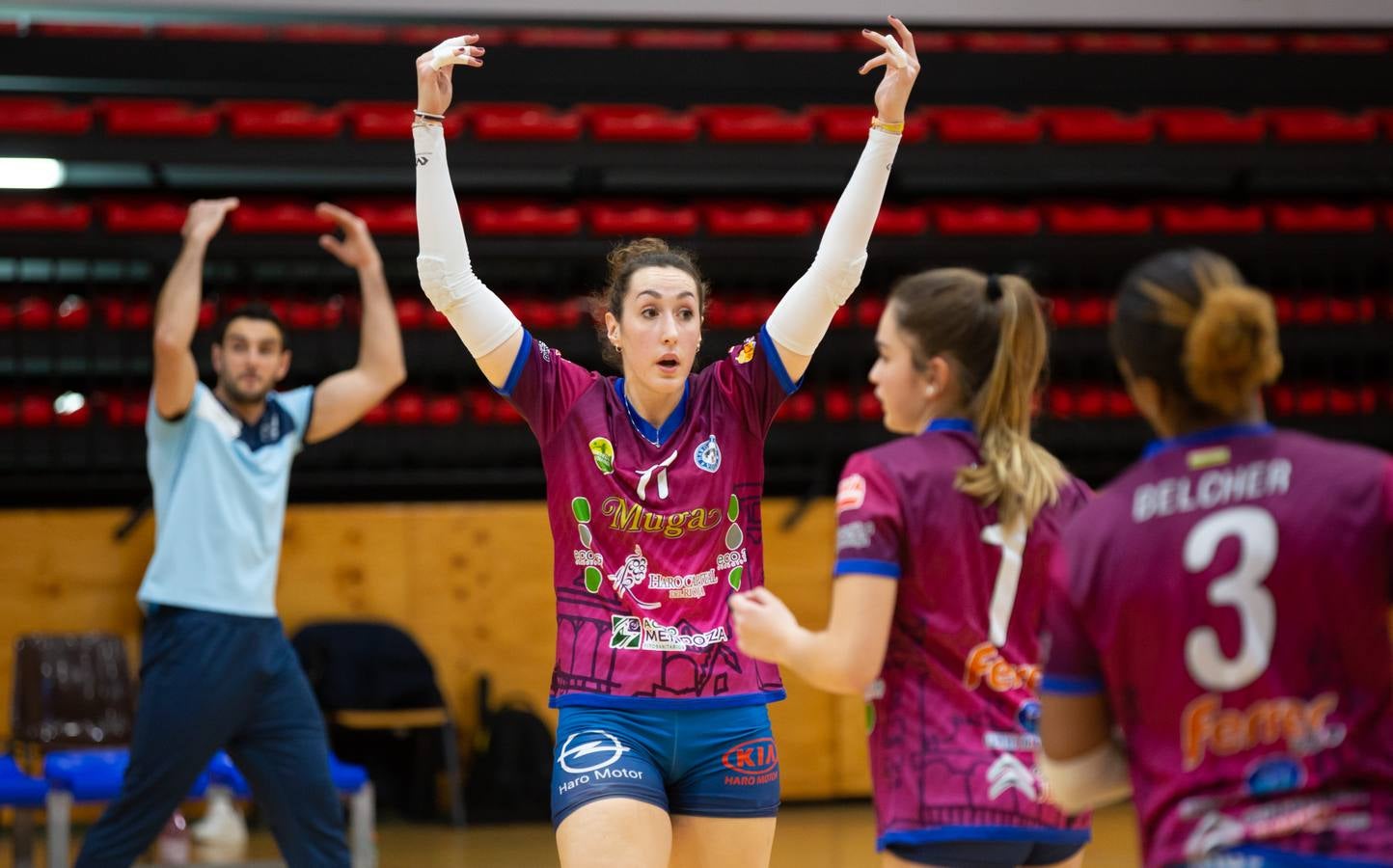 Las logroñesas vencen al OSACC Haro Rioja Voley con un 3-0 liderado por la capitana Dani y que les afianza en el liderato de la Liga Iberdrola