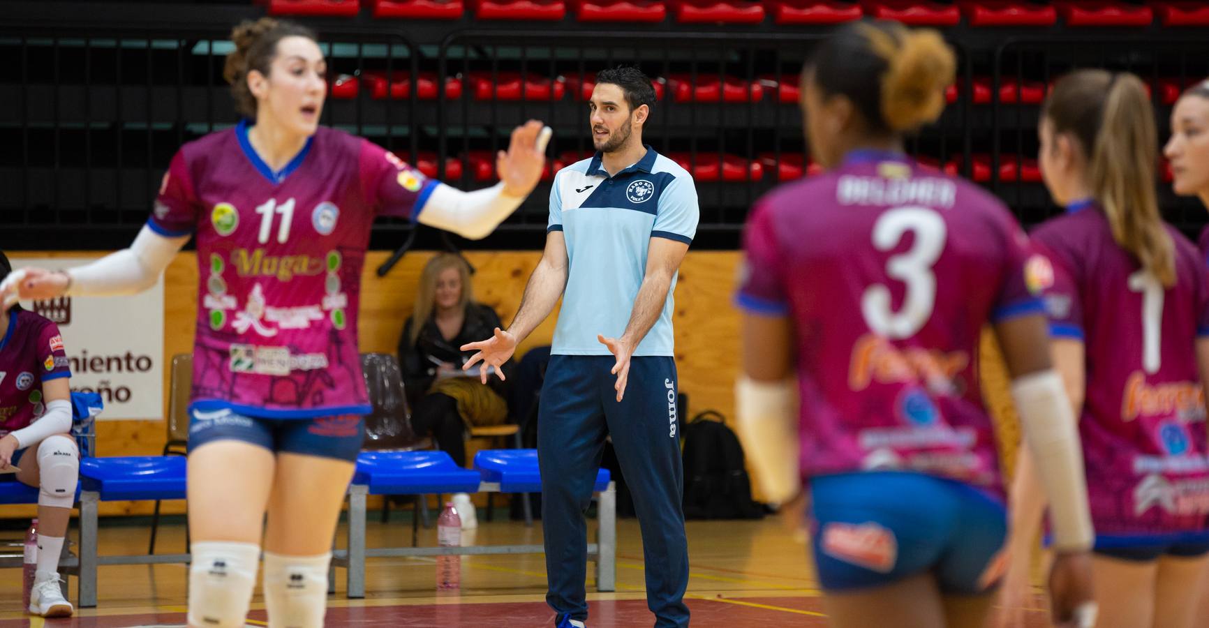 Las logroñesas vencen al OSACC Haro Rioja Voley con un 3-0 liderado por la capitana Dani y que les afianza en el liderato de la Liga Iberdrola