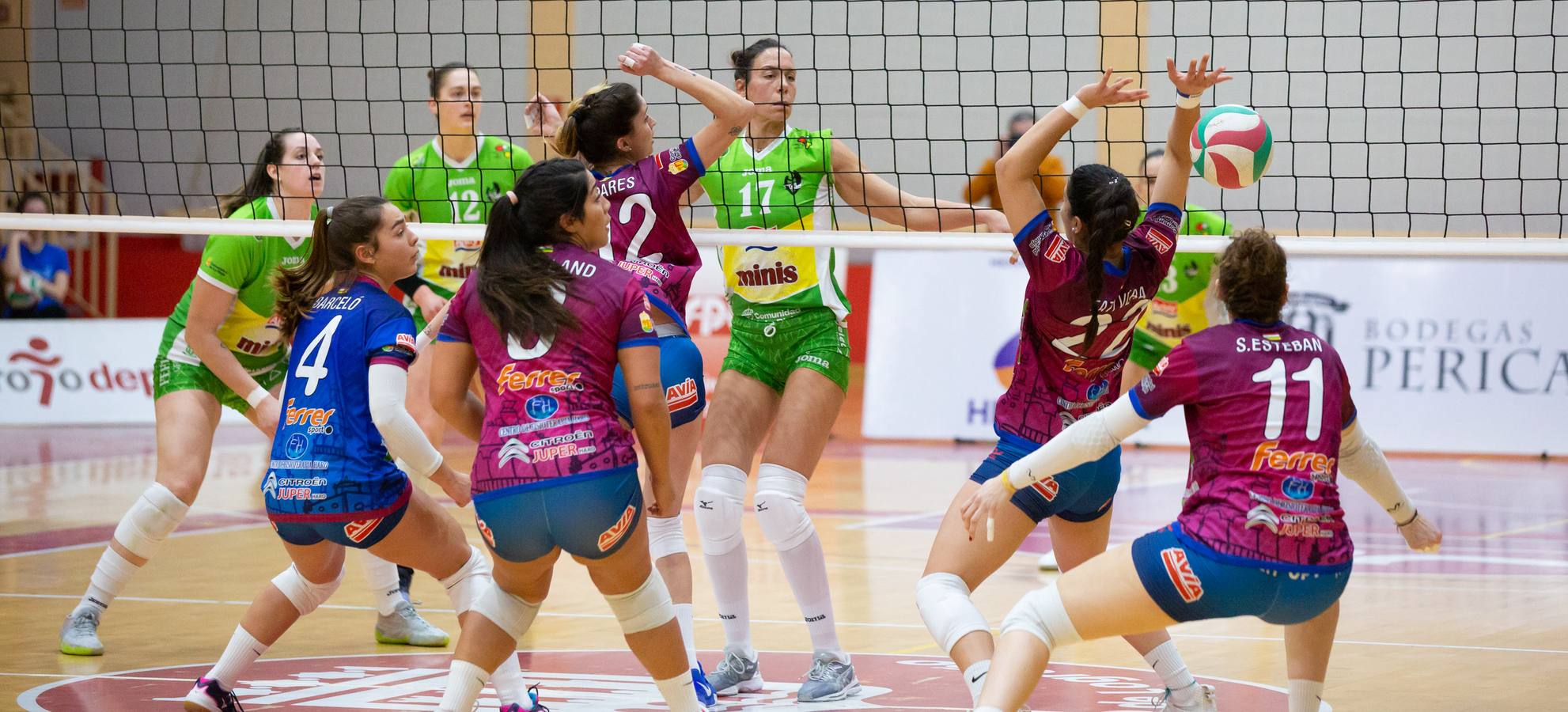 Las logroñesas vencen al OSACC Haro Rioja Voley con un 3-0 liderado por la capitana Dani y que les afianza en el liderato de la Liga Iberdrola