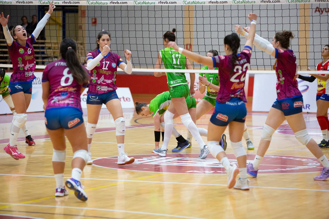 Las logroñesas vencen al OSACC Haro Rioja Voley con un 3-0 liderado por la capitana Dani y que les afianza en el liderato de la Liga Iberdrola