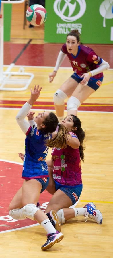 Las logroñesas vencen al OSACC Haro Rioja Voley con un 3-0 liderado por la capitana Dani y que les afianza en el liderato de la Liga Iberdrola