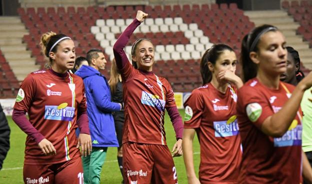 Las jugadoras del EDF celebran la victoria frente al Betis la pasada jornada. :: sergio martínez