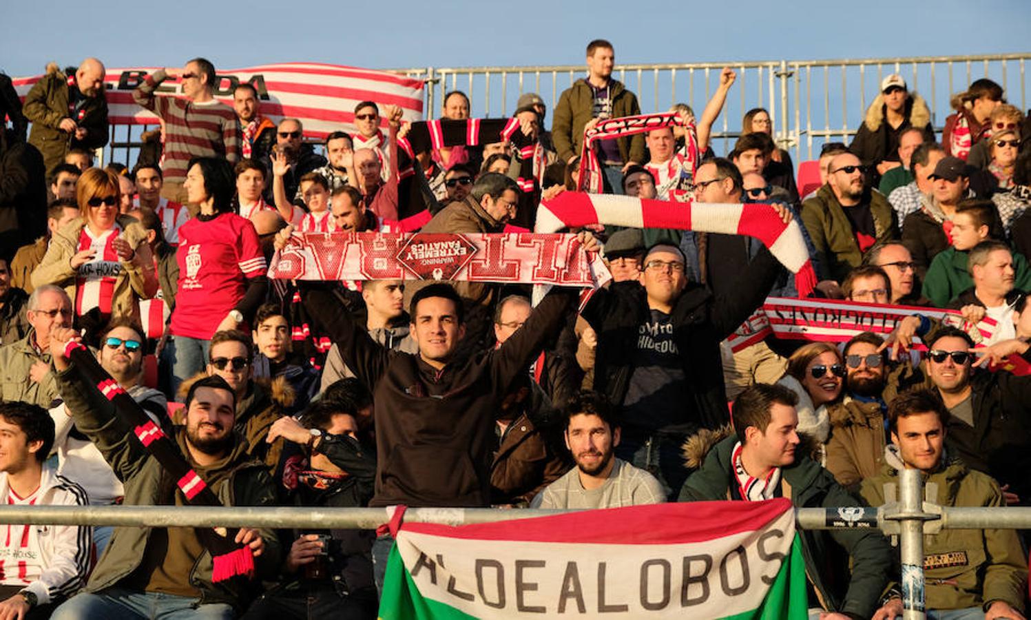 Cerca de un millar de aficionados riojanos acudieron ayer a Anduva para disfrutar con la UDL. La derrota (1-0) en casa del Mirandés no anuló las buenas esperanzas de este equipo y de su afición para la temporada. 