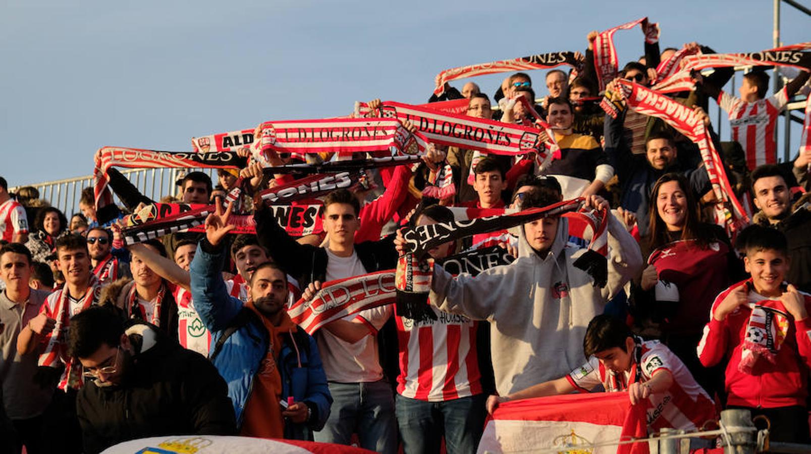 Cerca de un millar de aficionados riojanos acudieron ayer a Anduva para disfrutar con la UDL. La derrota (1-0) en casa del Mirandés no anuló las buenas esperanzas de este equipo y de su afición para la temporada. 