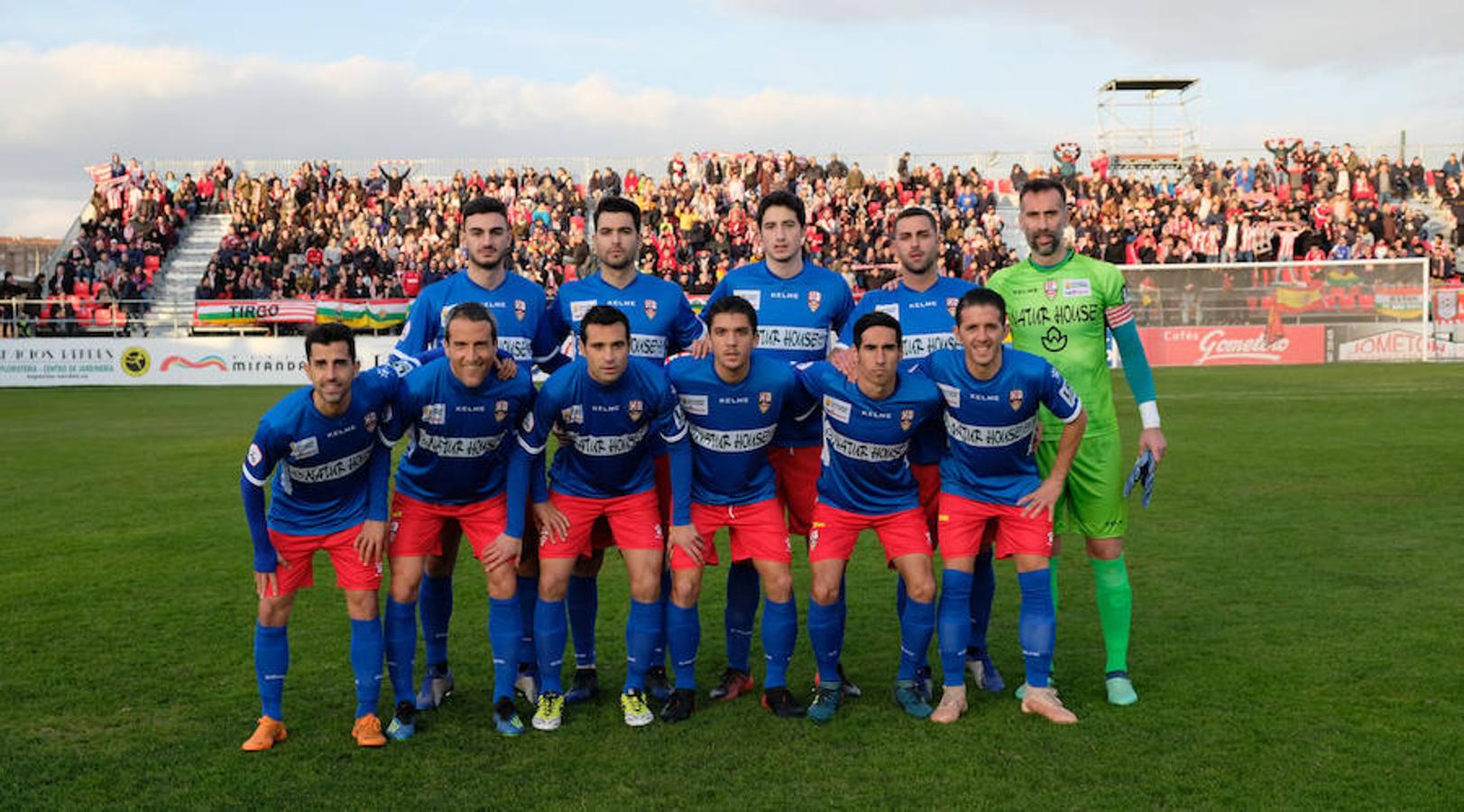 Cerca de un millar de aficionados riojanos acudieron ayer a Anduva para disfrutar con la UDL. La derrota (1-0) en casa del Mirandés no anuló las buenas esperanzas de este equipo y de su afición para la temporada. 