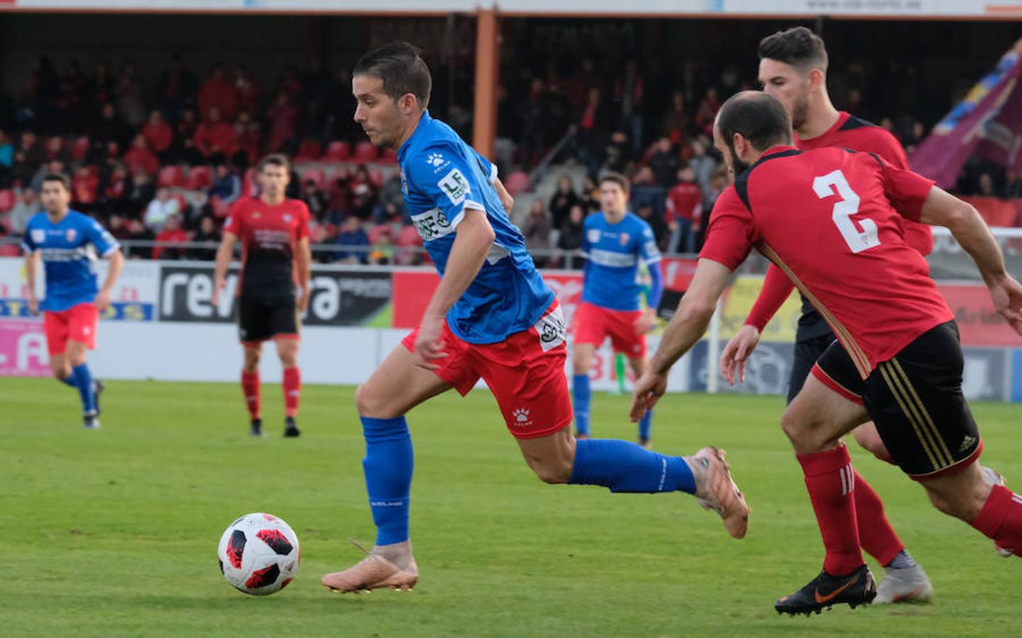 Cerca de un millar de aficionados riojanos acudieron ayer a Anduva para disfrutar con la UDL. La derrota (1-0) en casa del Mirandés no anuló las buenas esperanzas de este equipo y de su afición para la temporada. 