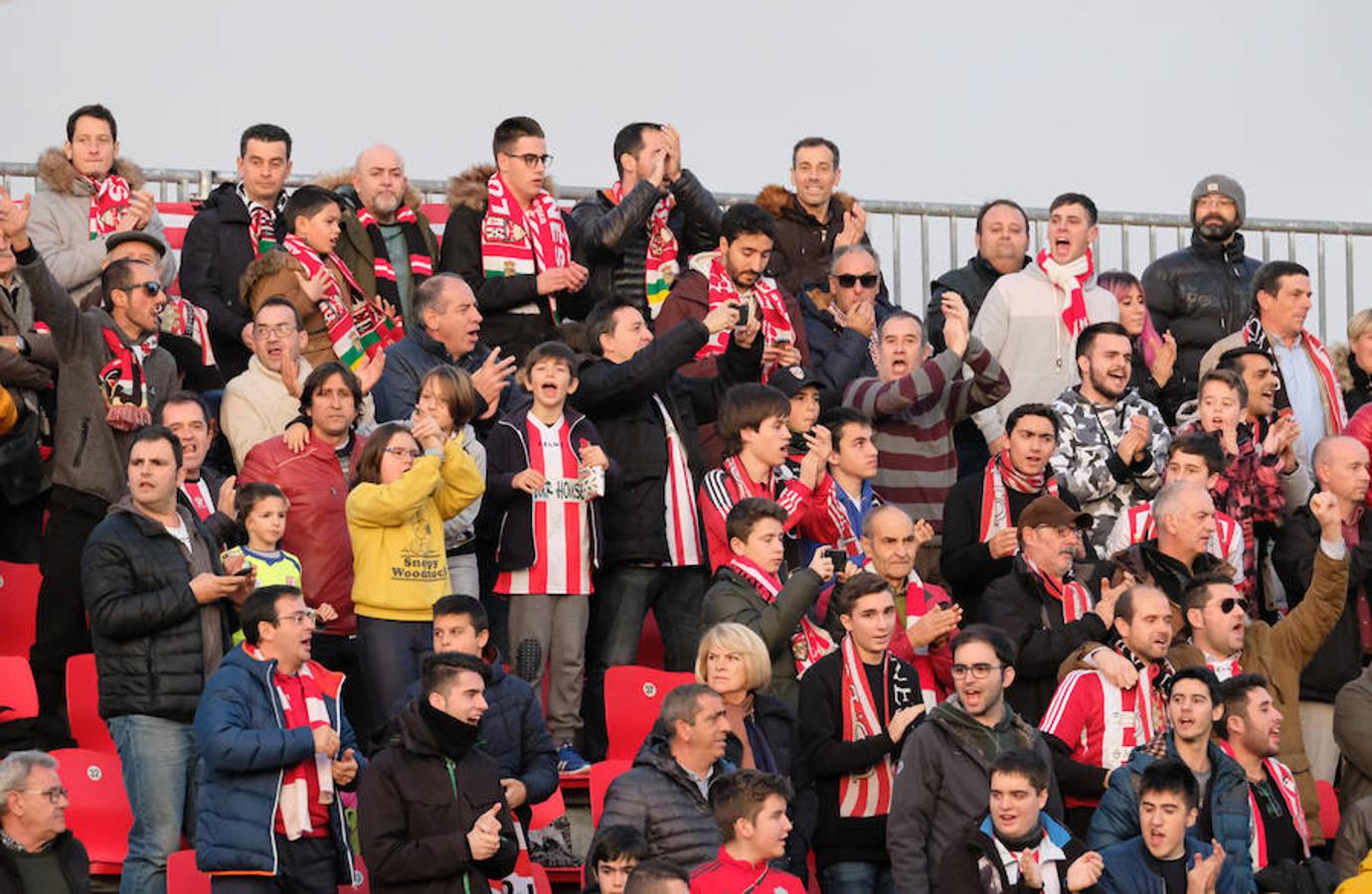 Cerca de un millar de aficionados riojanos acudieron ayer a Anduva para disfrutar con la UDL. La derrota (1-0) en casa del Mirandés no anuló las buenas esperanzas de este equipo y de su afición para la temporada. 