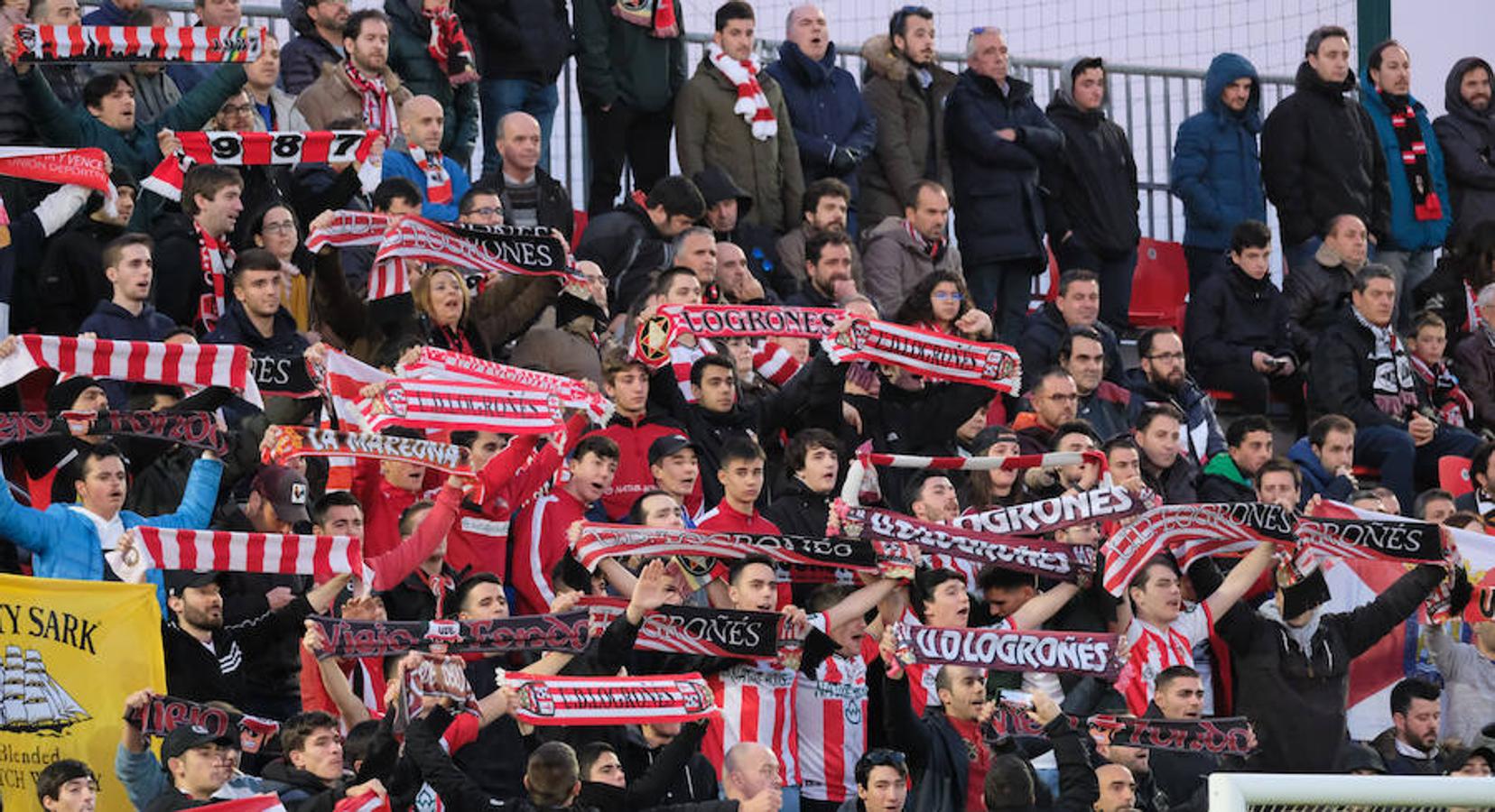 Cerca de un millar de aficionados riojanos acudieron ayer a Anduva para disfrutar con la UDL. La derrota (1-0) en casa del Mirandés no anuló las buenas esperanzas de este equipo y de su afición para la temporada. 