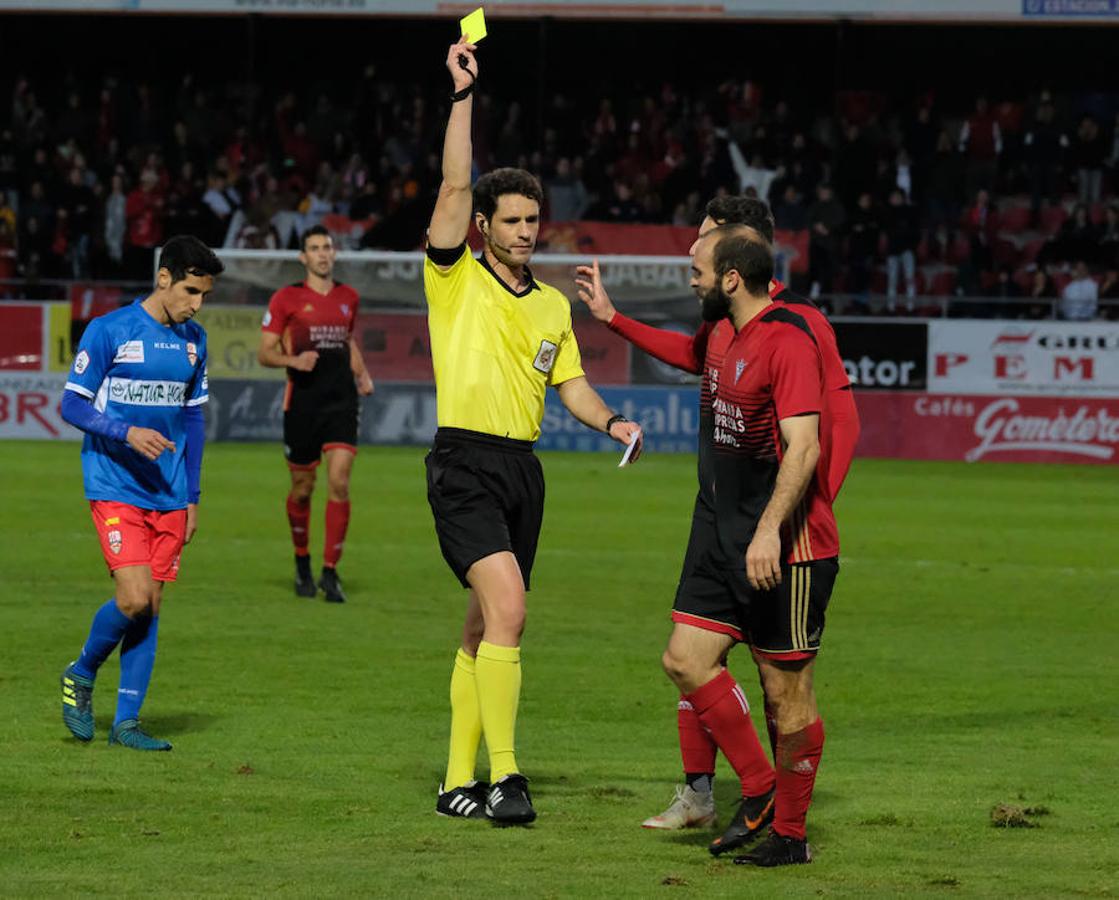 Cerca de un millar de aficionados riojanos acudieron ayer a Anduva para disfrutar con la UDL. La derrota (1-0) en casa del Mirandés no anuló las buenas esperanzas de este equipo y de su afición para la temporada. 