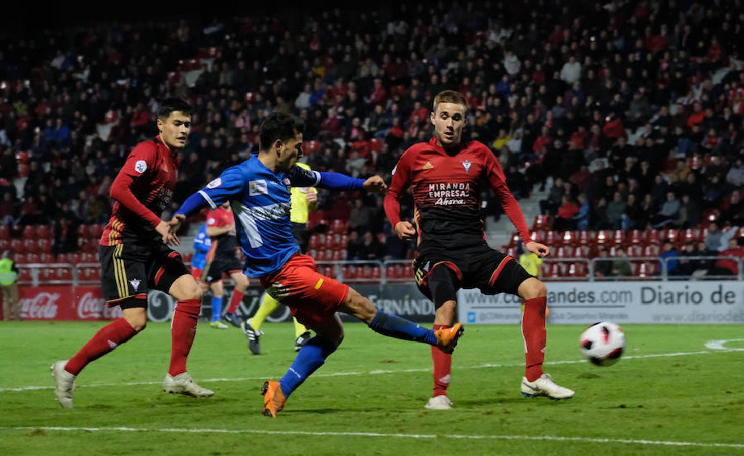 Cerca de un millar de aficionados riojanos acudieron ayer a Anduva para disfrutar con la UDL. La derrota (1-0) en casa del Mirandés no anuló las buenas esperanzas de este equipo y de su afición para la temporada. 