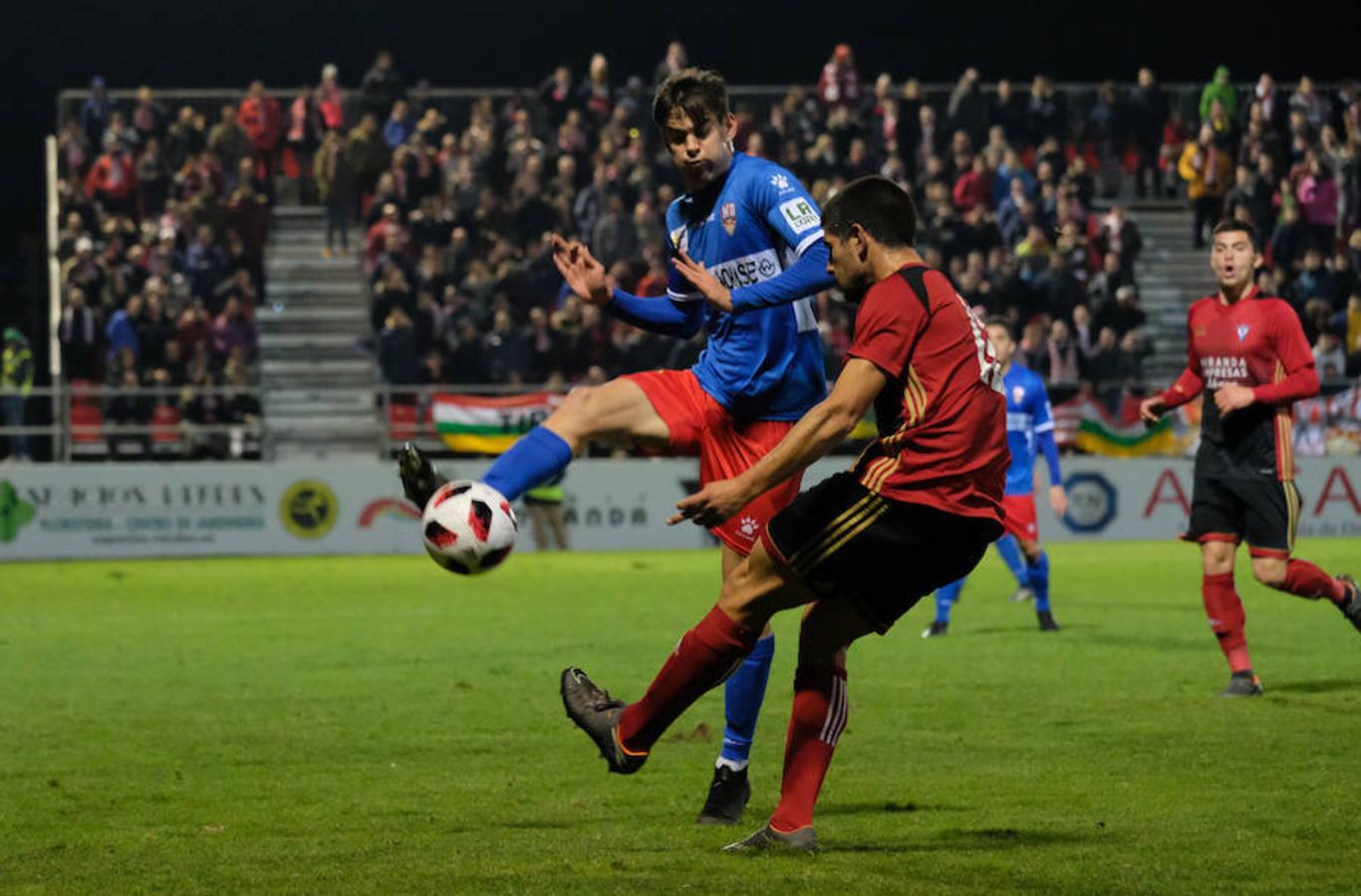 Cerca de un millar de aficionados riojanos acudieron ayer a Anduva para disfrutar con la UDL. La derrota (1-0) en casa del Mirandés no anuló las buenas esperanzas de este equipo y de su afición para la temporada. 