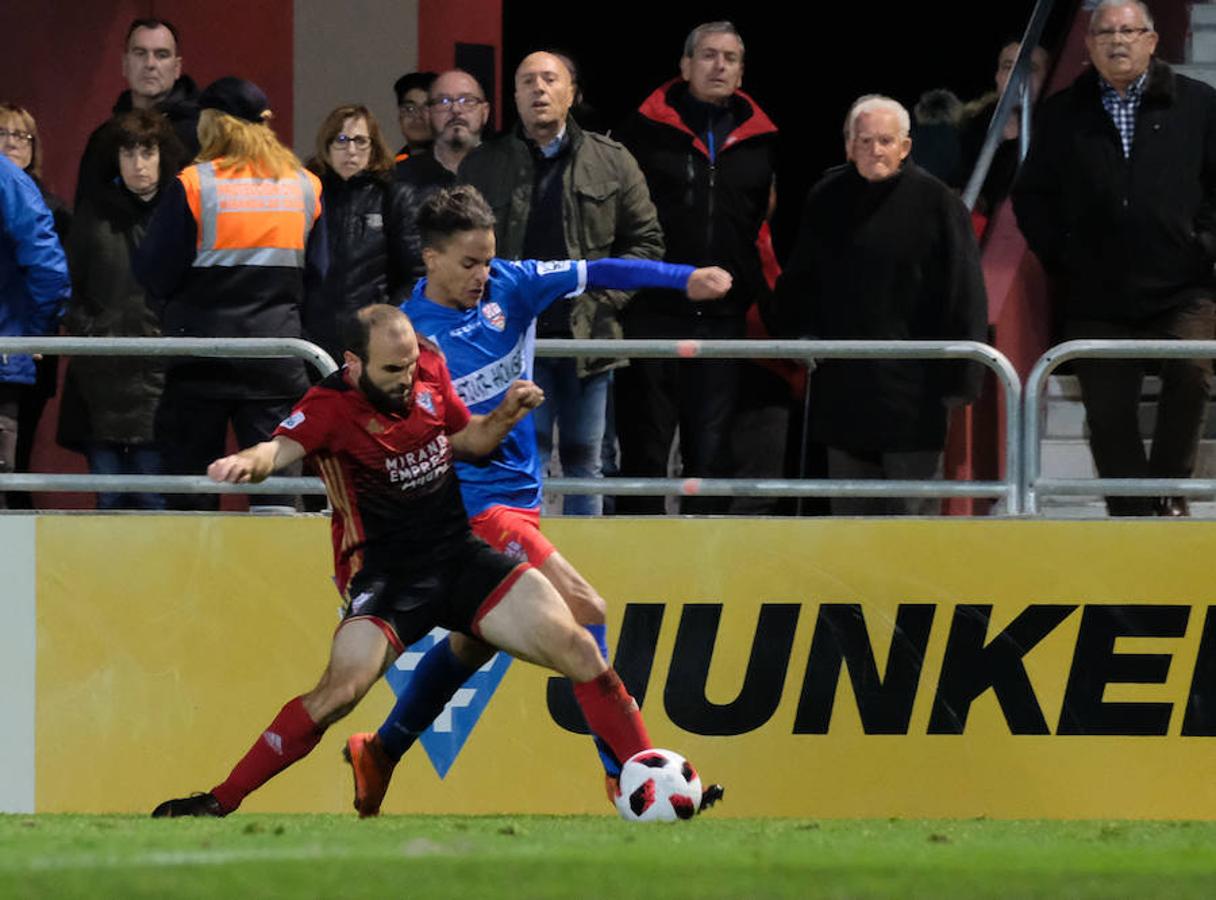 Cerca de un millar de aficionados riojanos acudieron ayer a Anduva para disfrutar con la UDL. La derrota (1-0) en casa del Mirandés no anuló las buenas esperanzas de este equipo y de su afición para la temporada. 