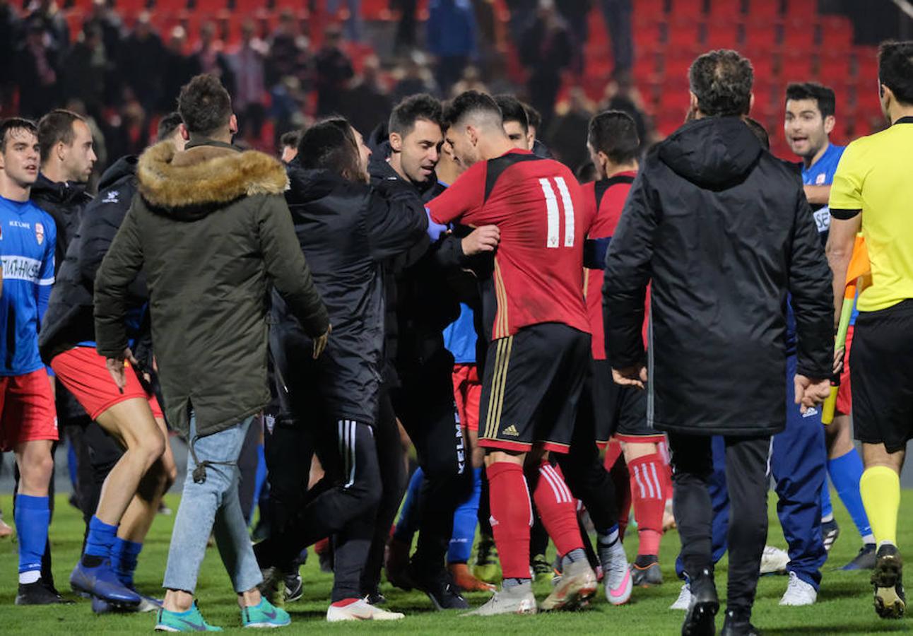 Cerca de un millar de aficionados riojanos acudieron ayer a Anduva para disfrutar con la UDL. La derrota (1-0) en casa del Mirandés no anuló las buenas esperanzas de este equipo y de su afición para la temporada. 