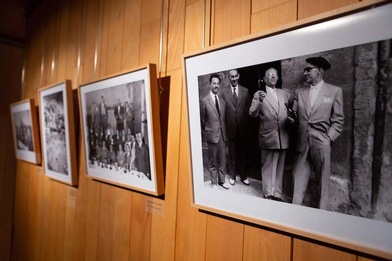 Una exposición montada en el Centro Fundación Caja Rioja Merced recorre el pasado y el presente de la Cofradía del Pez, una entidad que salvaguarda las tradiciones de Logroño.