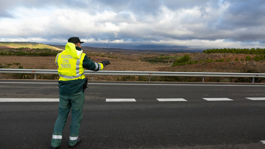 Los agentes de Tráfico sostienen que ha crecido la sensibilización sobre los efectos del alcohol, pero no se tiene la misma sensación con las drogas, un aspecto sobre el que hay que trabajar.