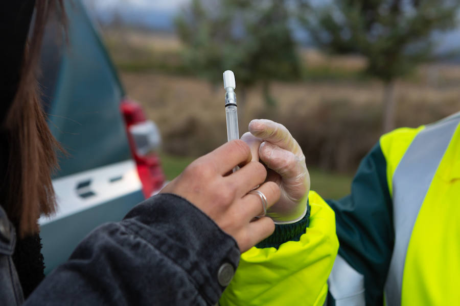 Los agentes de Tráfico sostienen que ha crecido la sensibilización sobre los efectos del alcohol, pero no se tiene la misma sensación con las drogas, un aspecto sobre el que hay que trabajar.