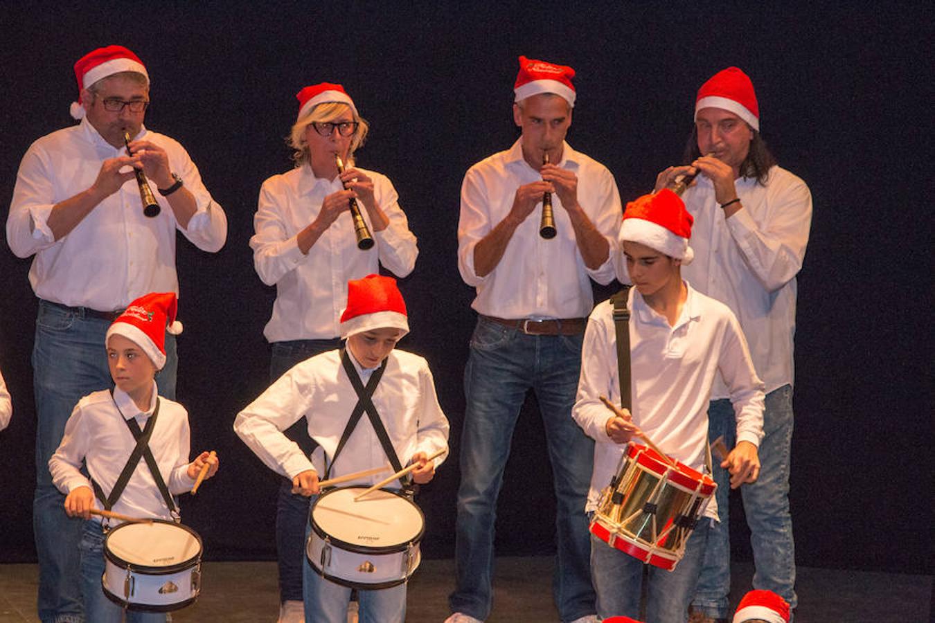 Niños y mayores lo han pasado de maravilla esta tarde con motivo del concurso de villancicos que se ha celebtrado en Santo Domingo de la Calzada. 