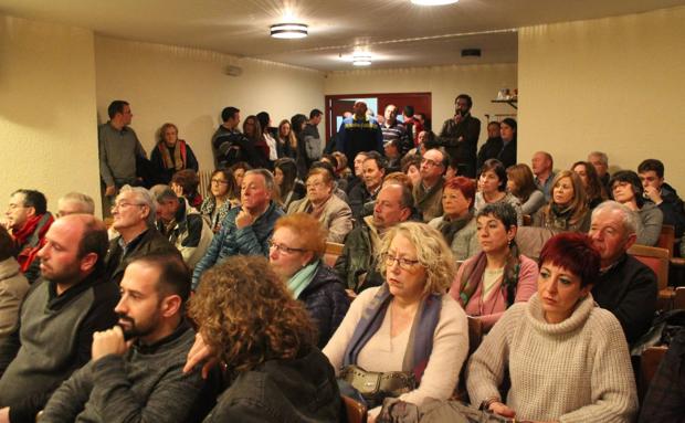 Vecinos de San Asensio durante la Asamblea celebrada ayer. 