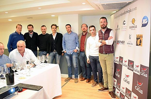 Foto de familia de los patrocinadores de la cata 