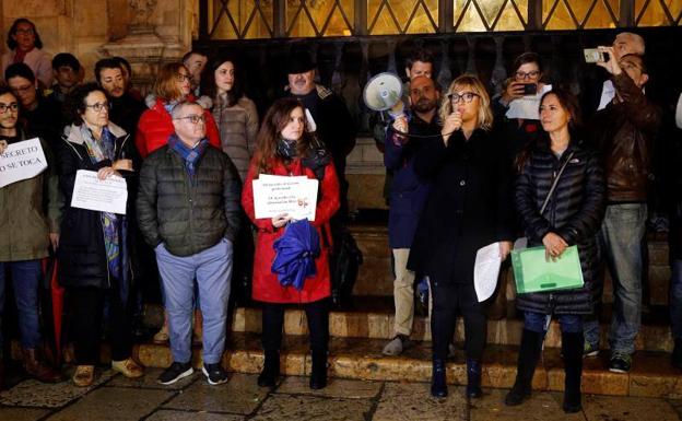 Concentración conjunta en defensa del derecho al secreto profesional en Mallorca.