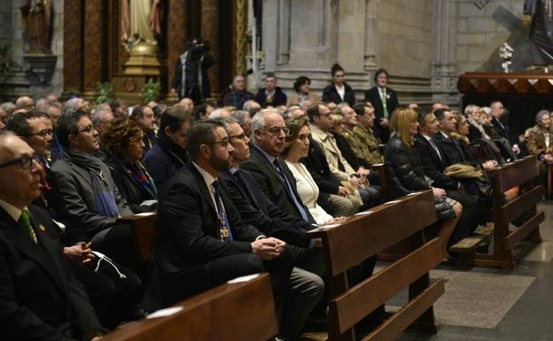 Autoridades del Ayuntamiento y del Gobierno regional han asistido a los actos religiosos en honor a la patrona.