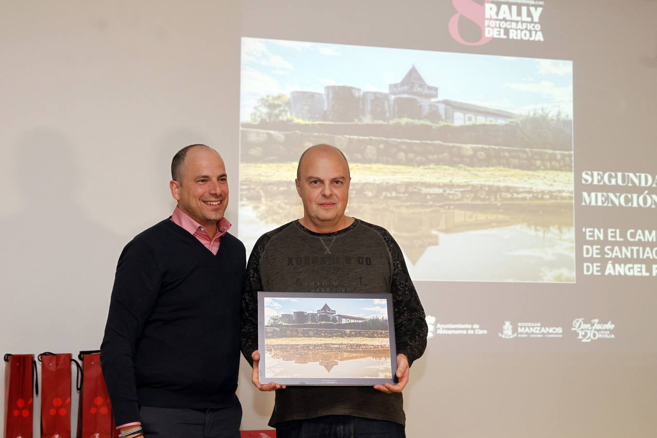 Los ganadores de la octava edición del Rally recibieron sus premios y disfrutaron de un vino de Rioja entre amigos..