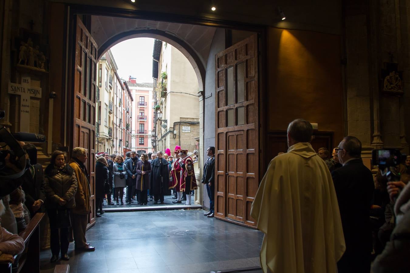 Gamarra pide amparo a la Virgen de la Esperanza para erradicar la violencia contra mujeres