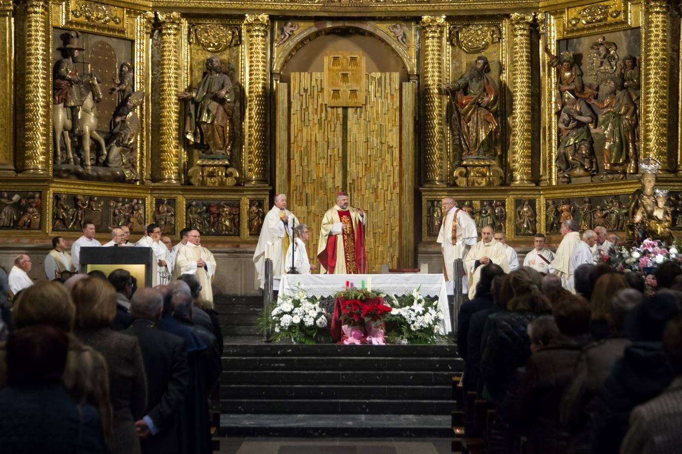 Gamarra pide amparo a la Virgen de la Esperanza para erradicar la violencia contra mujeres