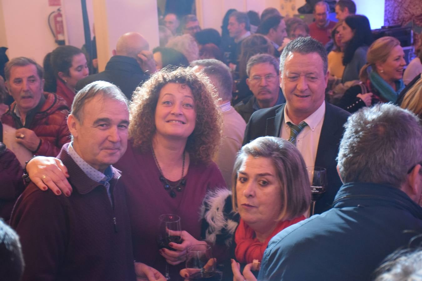 El PP celebra la Navidad brindando con Rioja en la cafetería del Ayuntamiento de Logroño.