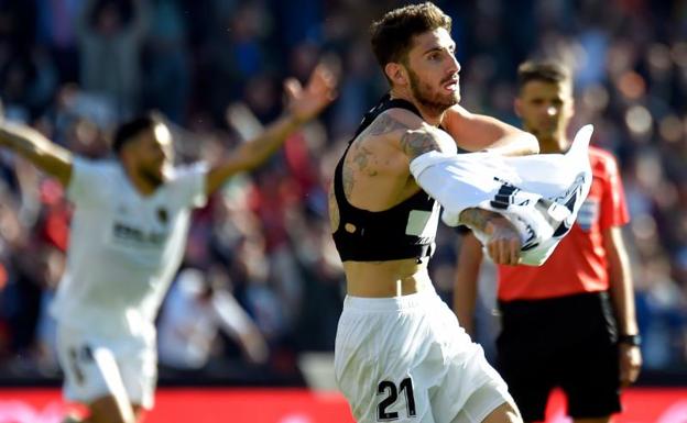 Piccini celebra el gol de la victoria del Valencia.