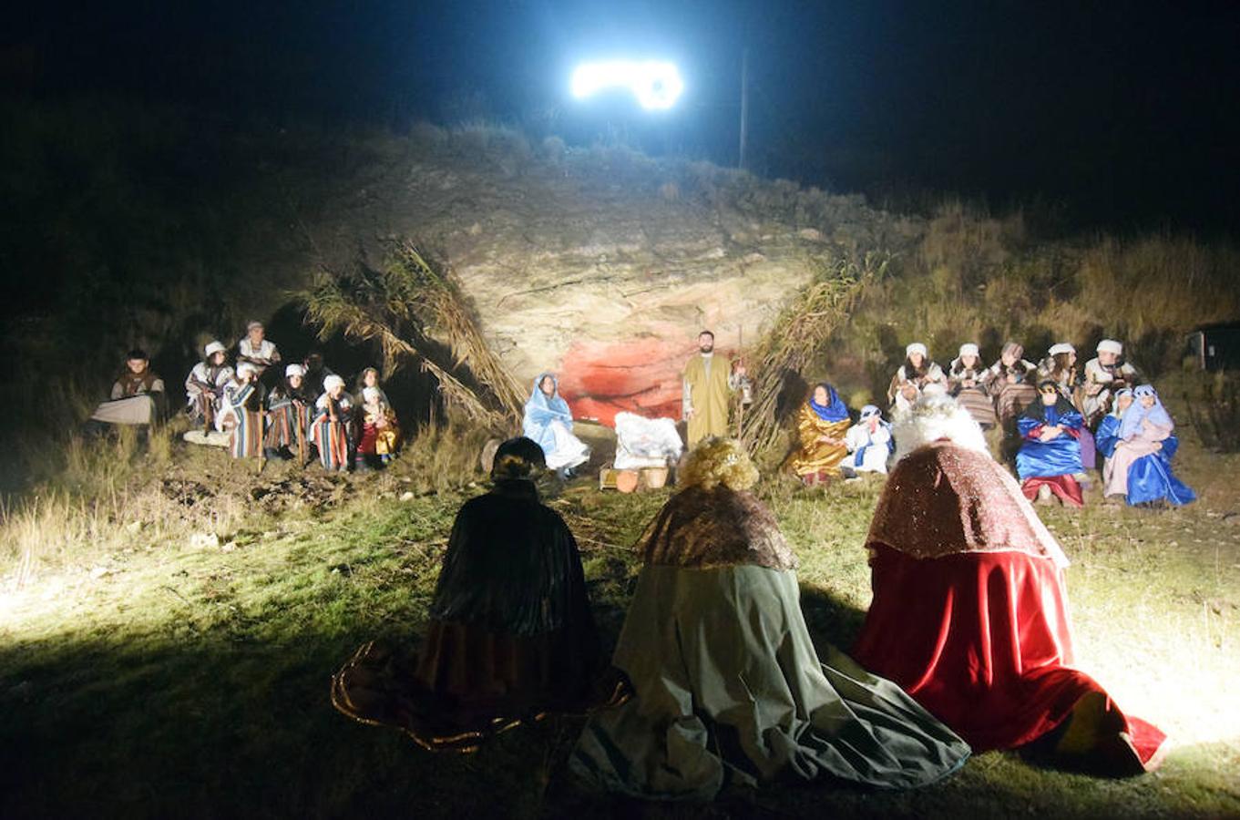 Más de 150 vecinos escenificaron en el Monte Viso el Nacimiento de Jesús, en una cita que cumple 48 años