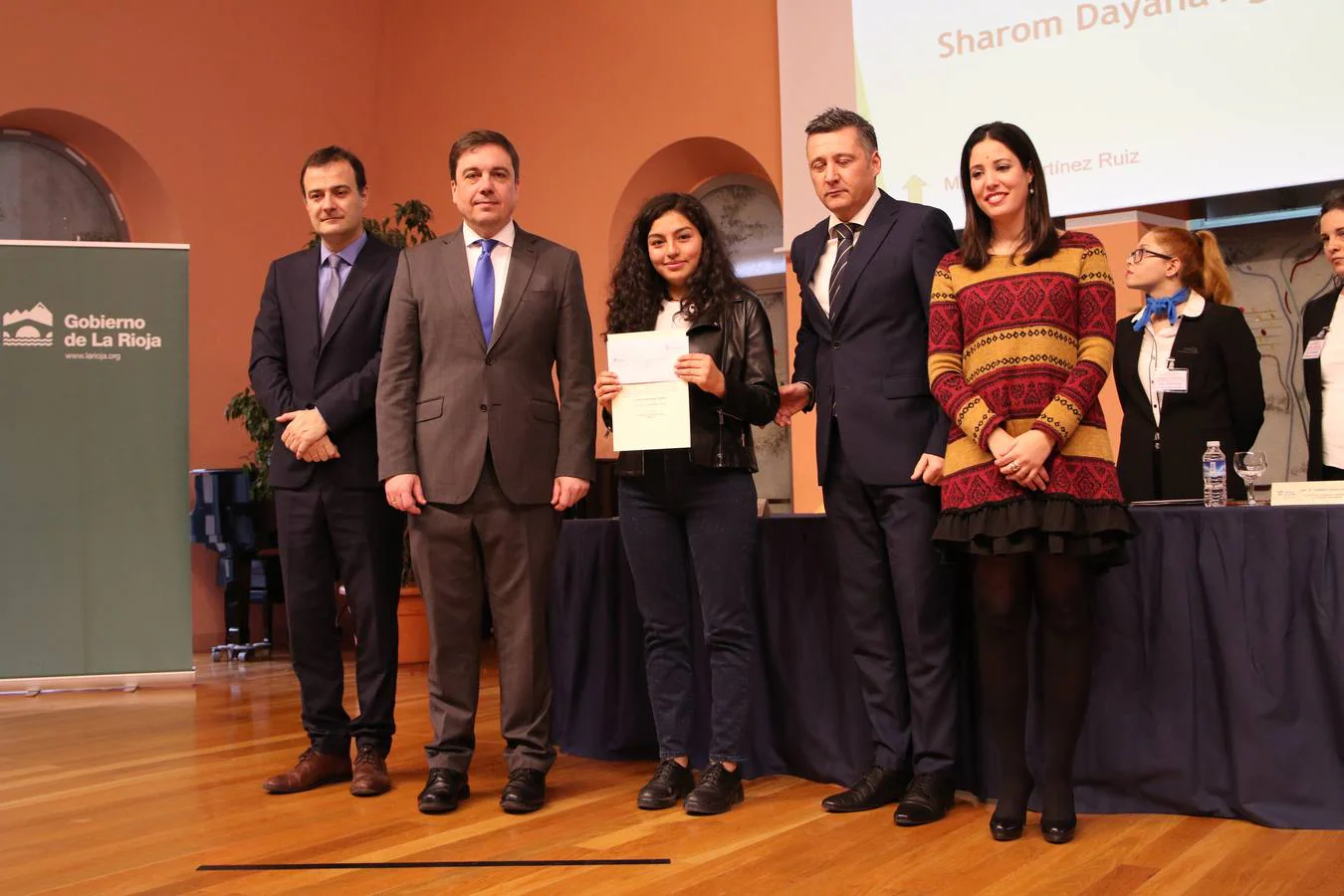 Fotos: 77 estudiantes reciben premios por sus calificaciones