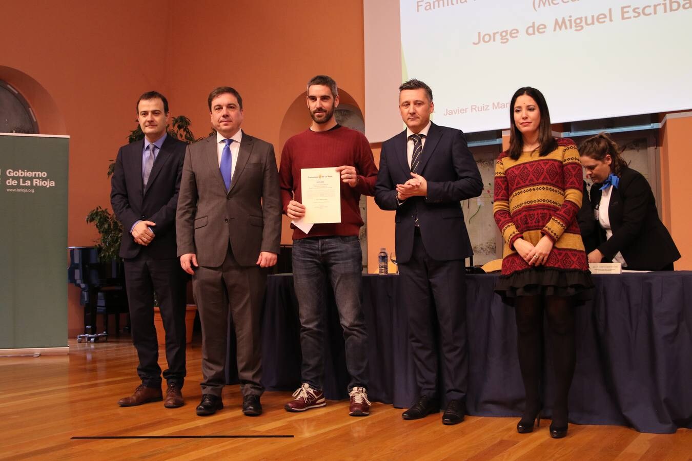 Fotos: 77 estudiantes reciben premios por sus calificaciones