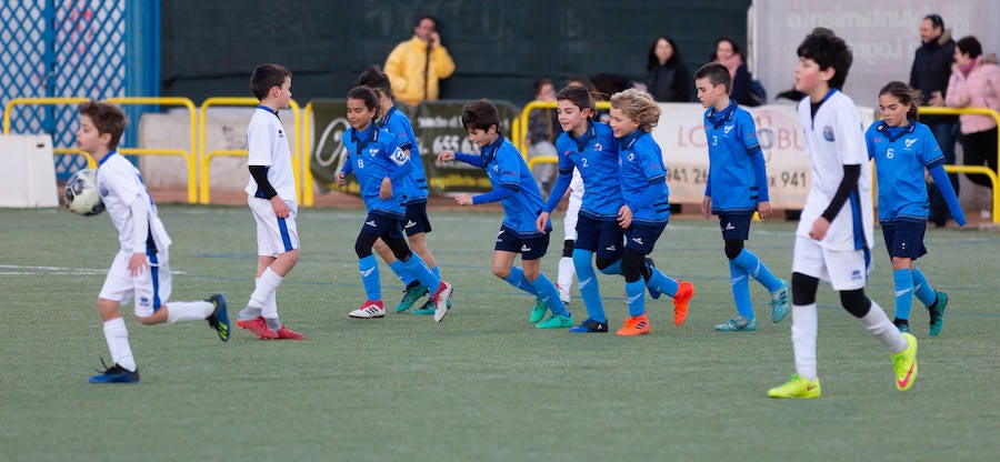 El campo de fútbol de El Salvador ha albergado un torno de fútbol 8 en el que han participado 48 equipos.