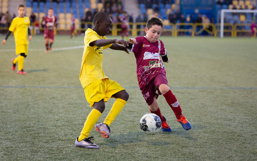 El campo de fútbol de El Salvador ha albergado un torno de fútbol 8 en el que han participado 48 equipos.