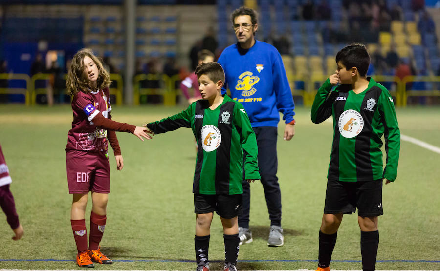 El campo de fútbol de El Salvador ha albergado un torno de fútbol 8 en el que han participado 48 equipos.