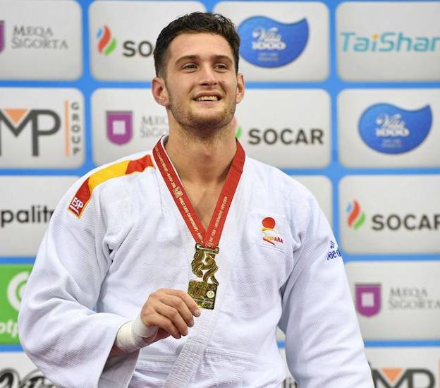 Niko Sherazadishvili, con la medalla de oro lograda en Bakú. 