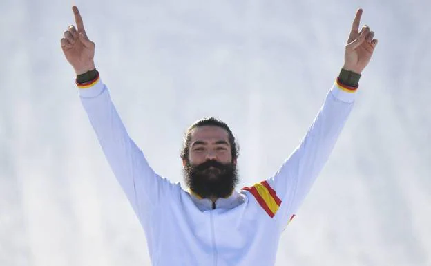 Regino Hernández, tras lograr su medalla en Pyeongchang. 