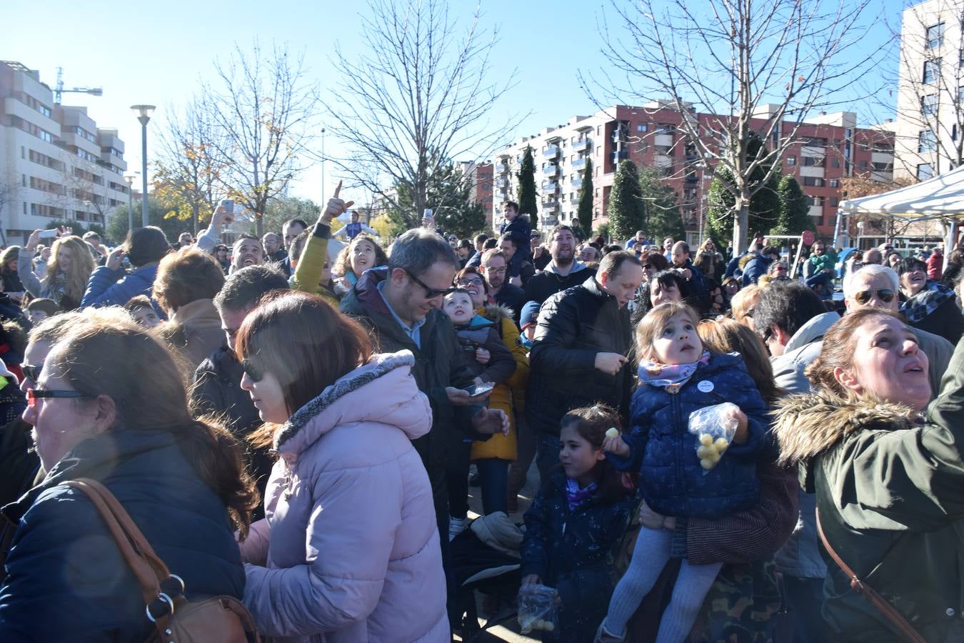 El barrio logroñés celebra una «nochevieja» con anticipación para los más pequeño