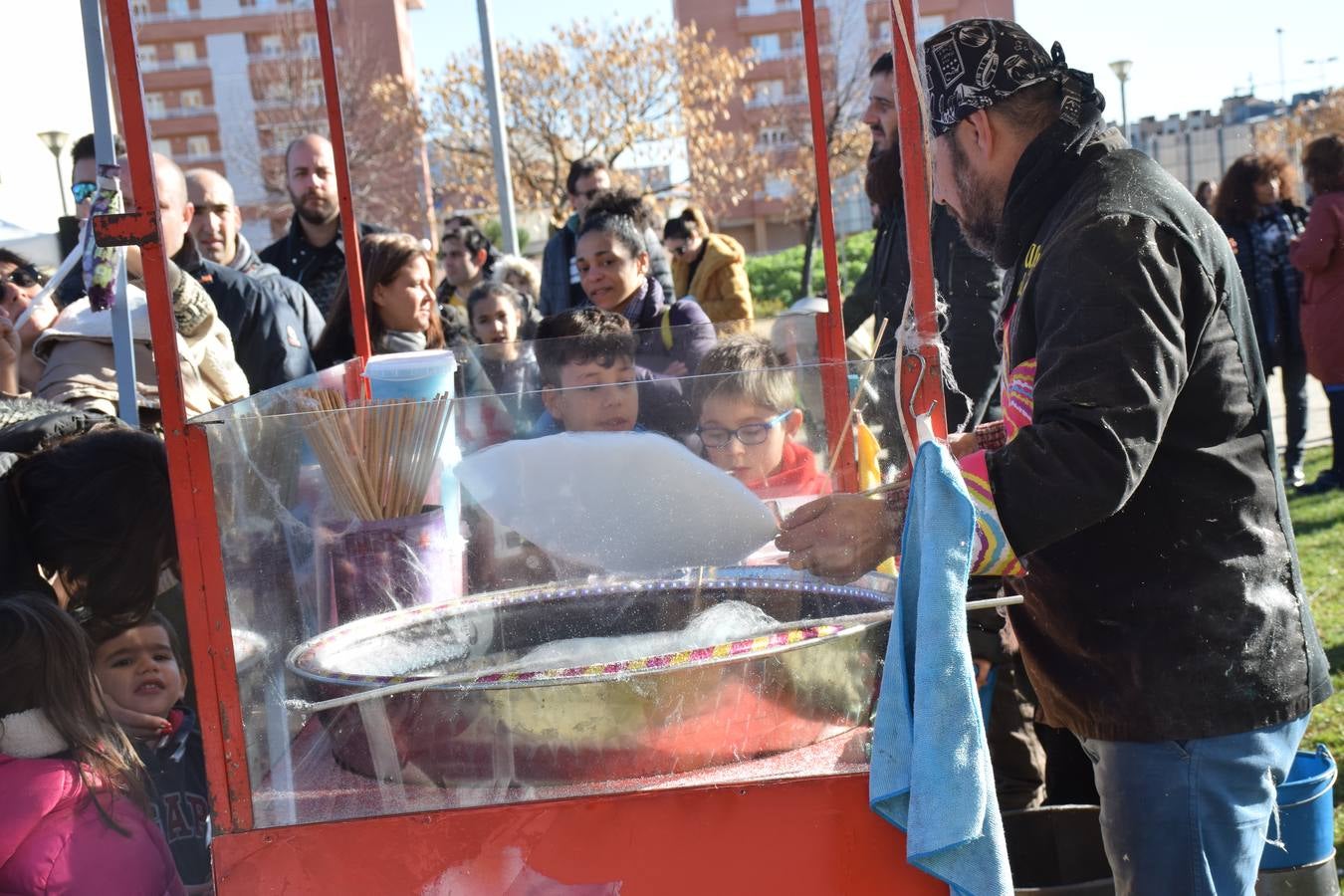 El barrio logroñés celebra una «nochevieja» con anticipación para los más pequeño