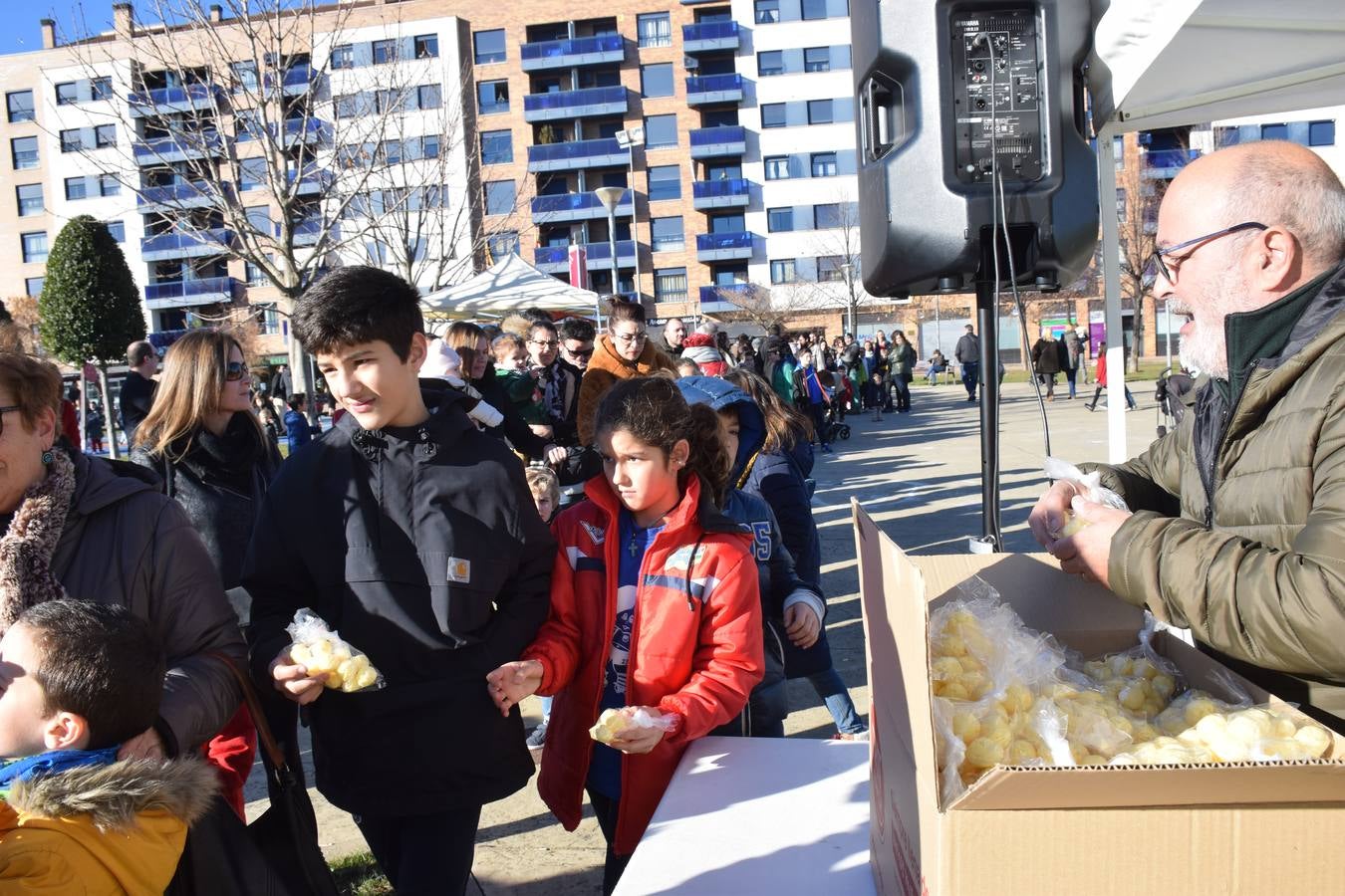 El barrio logroñés celebra una «nochevieja» con anticipación para los más pequeño