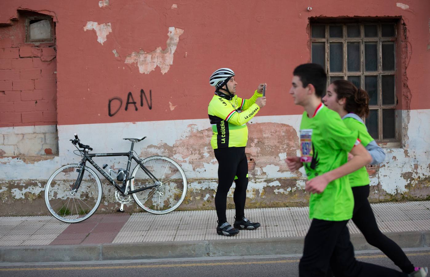 Los dos atletas que habían vencido por la mañana en Navarrete repiten triunfo en una prueba con más de 1.800 atletas