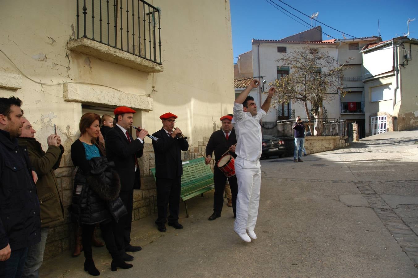 Baile a cargo del mayordomo de los Hermanos del Niños, Gonzalo Pérez Jiménez.