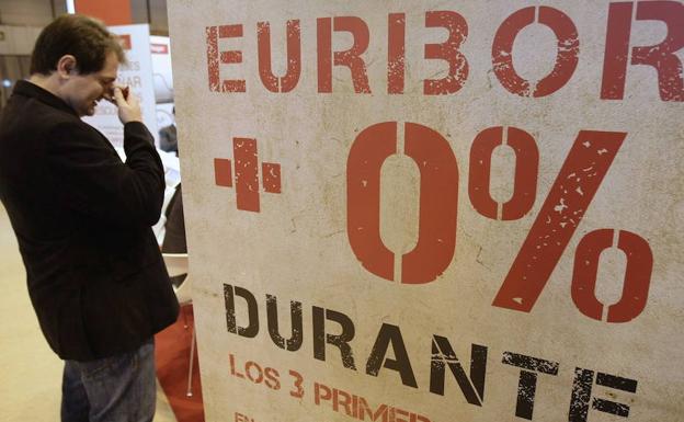 El euríbor consuma su amenaza al subir al -0,12%