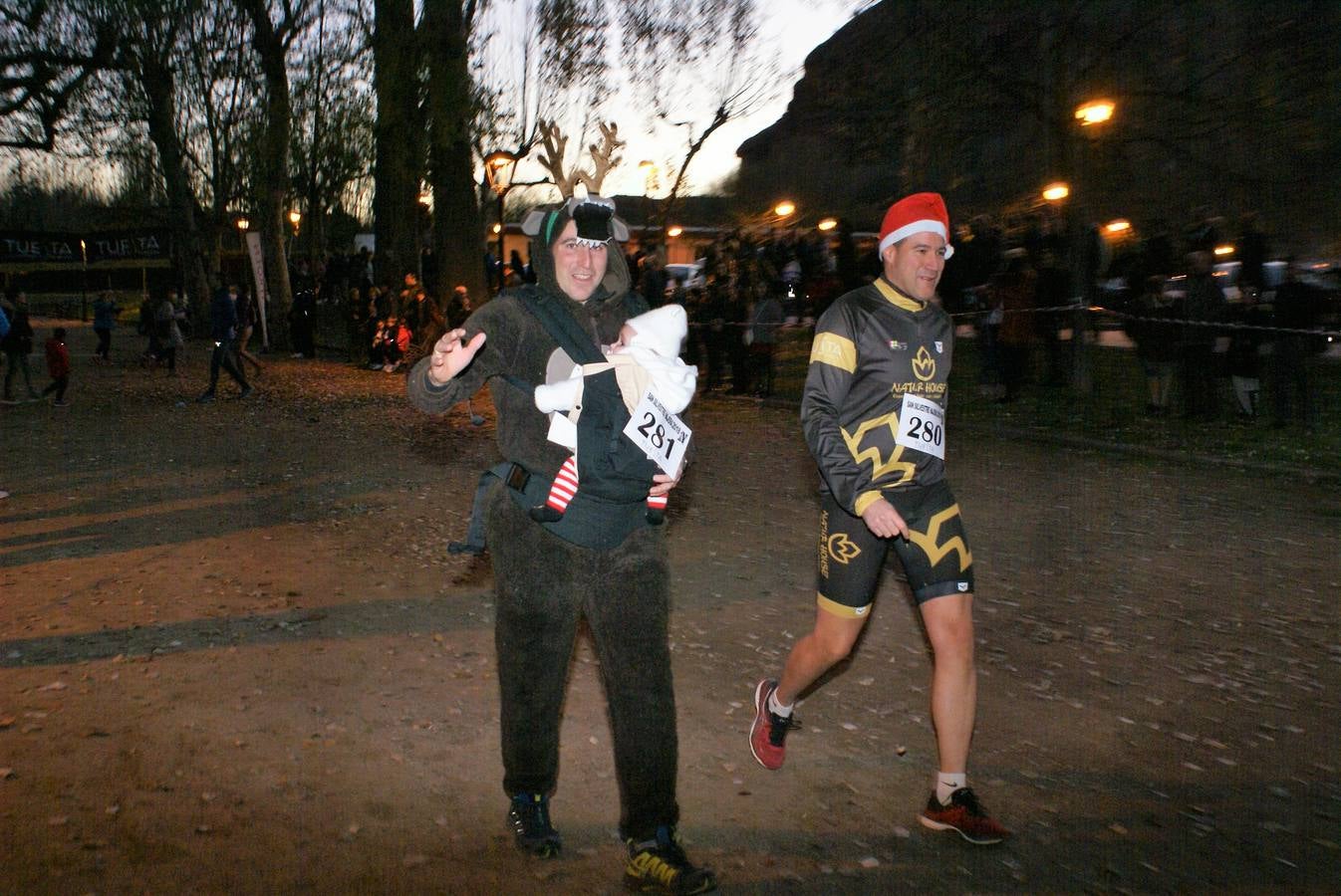 Divertidos disfraces en la San Silvestre de Nájera.