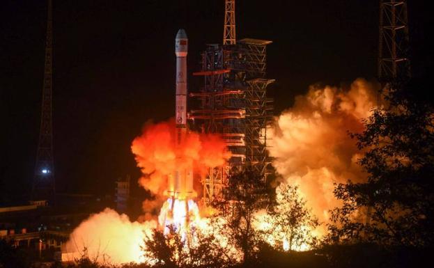 Lanzamiento del cohete que transportó a la Luna a la sonda Chang'e-4 despegando el pasado 8 de diciembre.